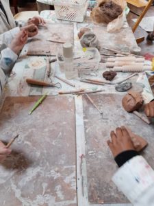 modelage-argile-groupe